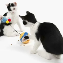 Catit Jouer à L'abeille Tumbler Bee Jouet Interactif 13 Catit Jouer à L'abeille Tumbler Bee Jouet Interactif -Trixie Soldes Magasin 144510 spinning bee dispenses treats 1255x941 6